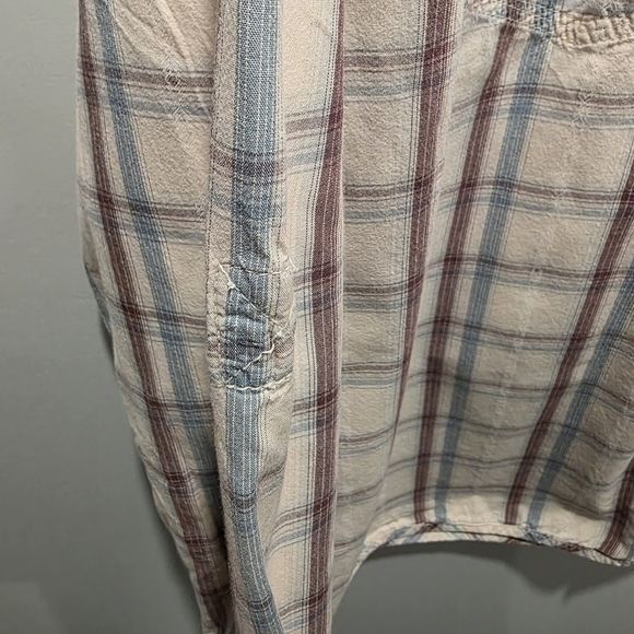 Levi's Cream and Blue Plaid Casual Shirt - Picture 4 of 8